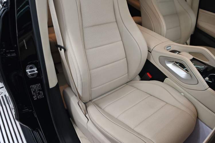 Used Mercedes-Benz GLS-Class 2023 GLS 450 6-seater U.S. version Right Front Seat