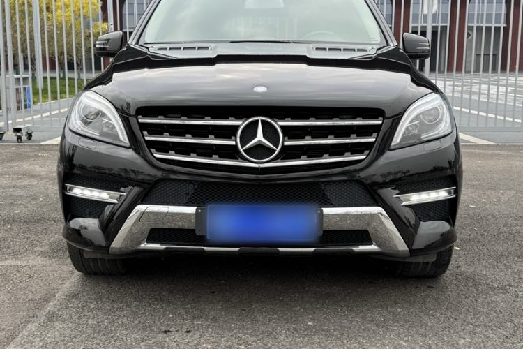 Used Mercedes-Benz M-Class 2015 ML 400 4MATIC Dynamic Model Exterior 4