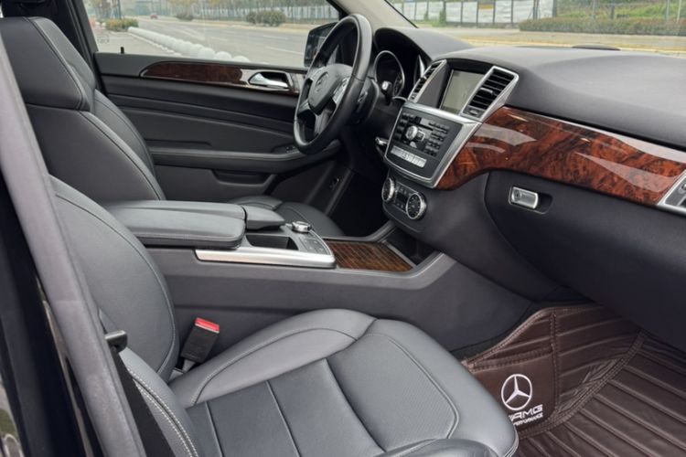 Used Mercedes-Benz M-Class 2015 ML 400 4MATIC Dynamic Model Interior 3