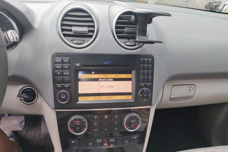 Used Mercedes-Benz M-Class 2006 ML 350 Sport Edition Audio And AC Panel