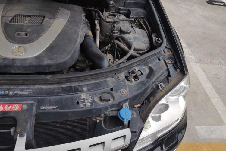 Used Mercedes-Benz M-Class 2006 ML 350 Sport Edition Engine Bay Left
