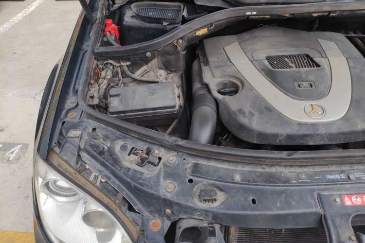 Used Mercedes-Benz M-Class 2006 ML 350 Sport Edition Engine Bay Right