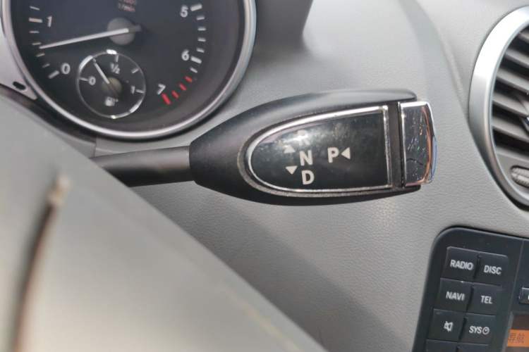 Used Mercedes-Benz M-Class 2006 ML 350 Sport Edition Gear Lever