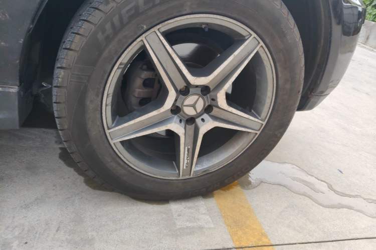 Used Mercedes-Benz M-Class 2006 ML 350 Sport Edition Right Front Wheel Hub