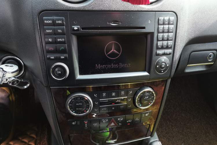 Used Mercedes-Benz M-Class 2008 ML 350 4MATIC Luxury Model Audio And AC Panel
