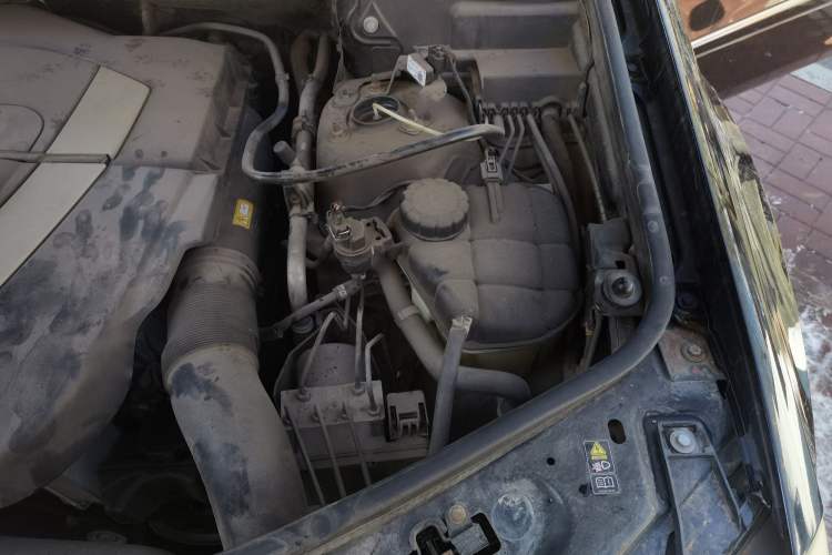 Used Mercedes-Benz M-Class 2008 ML 350 4MATIC Luxury Model Engine Bay Left