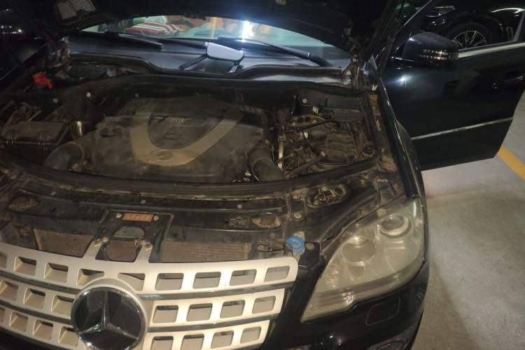 Used Mercedes-Benz M-Class 2008 ML 350 4MATIC Luxury Model Engine Bay Left