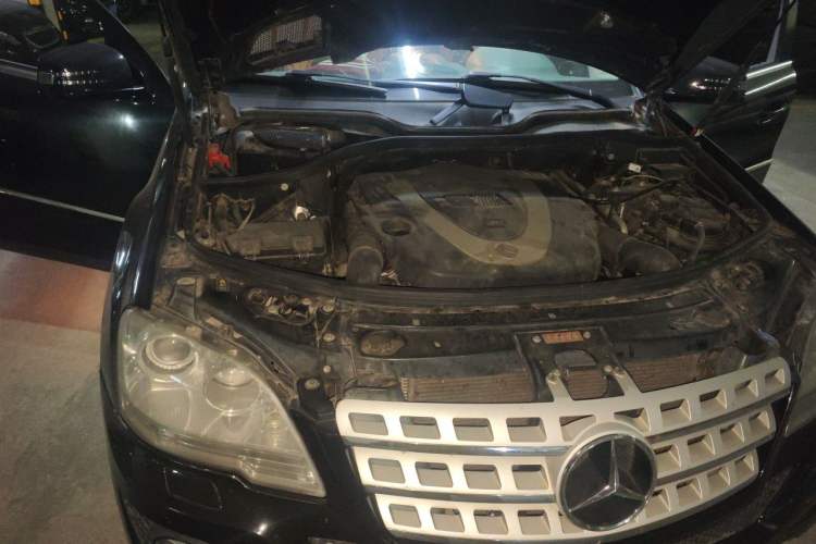 Used Mercedes-Benz M-Class 2008 ML 350 4MATIC Luxury Model Engine Bay Right
