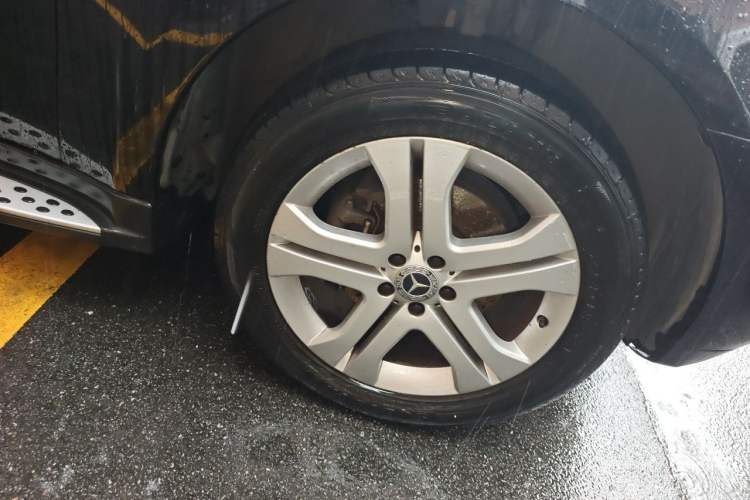 Used Mercedes-Benz M-Class 2008 ML 350 4MATIC Luxury Model Right Front Wheel Hub