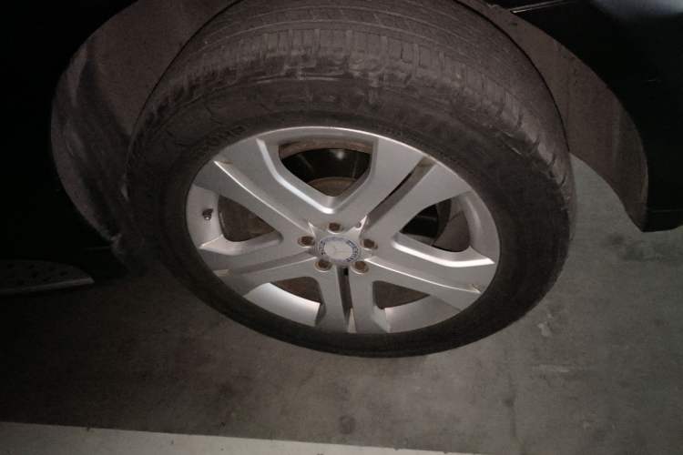 Used Mercedes-Benz M-Class 2008 ML 350 4MATIC Luxury Model Right Front Wheel Hub