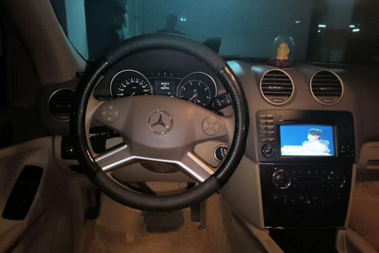 Used Mercedes-Benz M-Class 2008 ML 350 4MATIC Luxury Model Steering Wheel