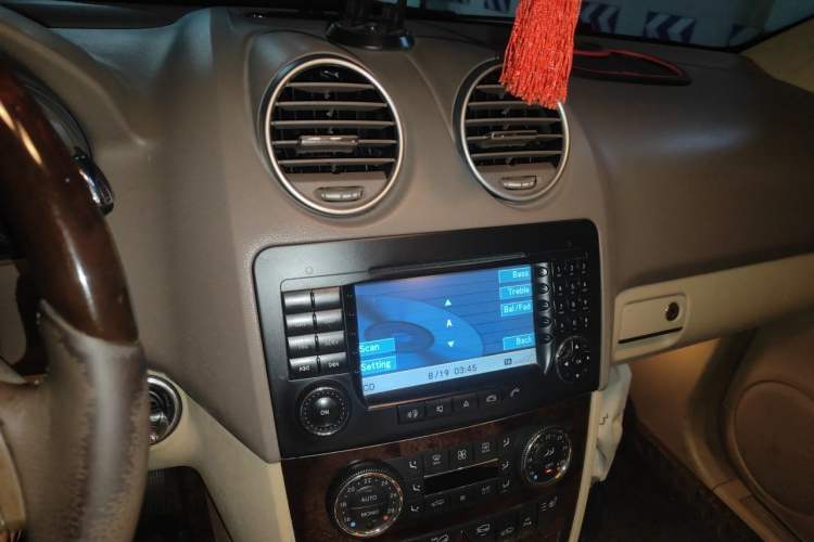 Used Mercedes-Benz M-Class 2008 ML 350 4MATIC Luxury Model Audio And AC Panel