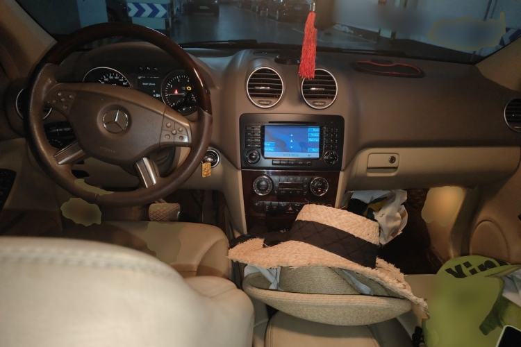Used Mercedes-Benz M-Class 2008 ML 350 4MATIC Luxury Model Center Console