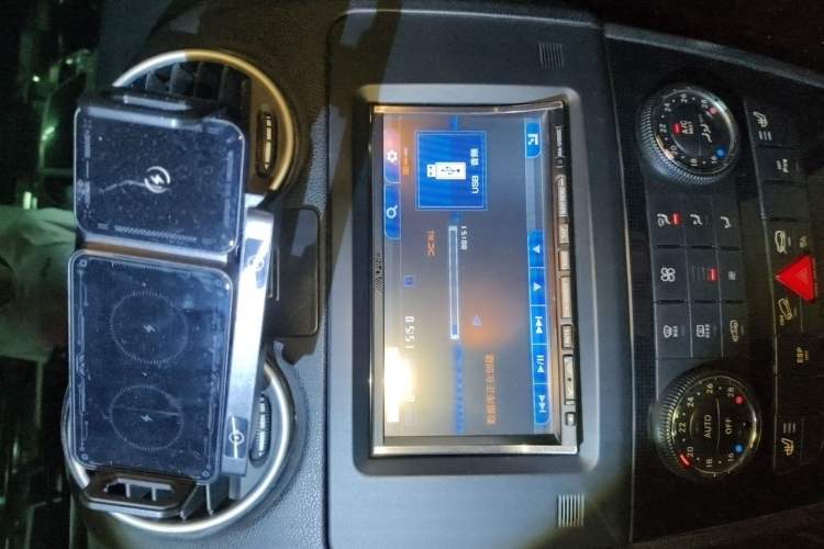 Used Mercedes-Benz M-Class 2010 ML 300 4MATIC Audio And AC Panel