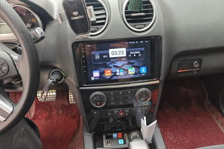 Used Mercedes-Benz M-Class 2010 ML 300 4MATIC Audio And AC Panel