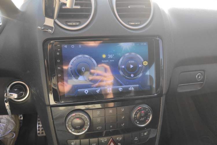 Used Mercedes-Benz M-Class 2010 ML 300 4MATIC Audio And AC Panel