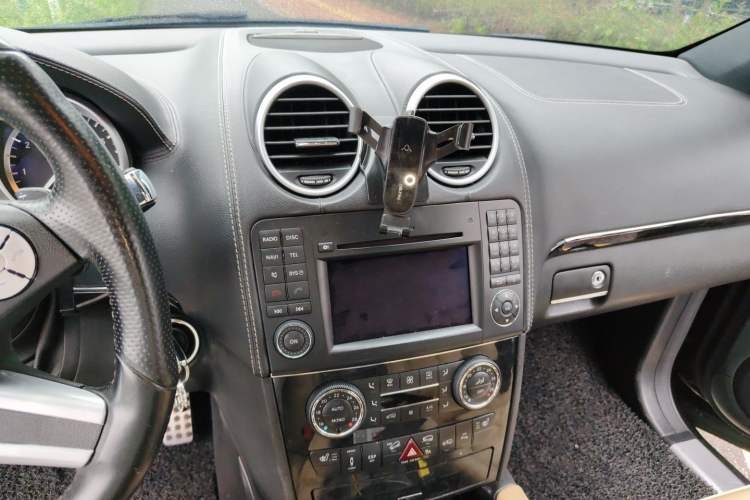 Used Mercedes-Benz M-Class 2010 ML 350 4MATIC Luxury Model Audio And AC Panel