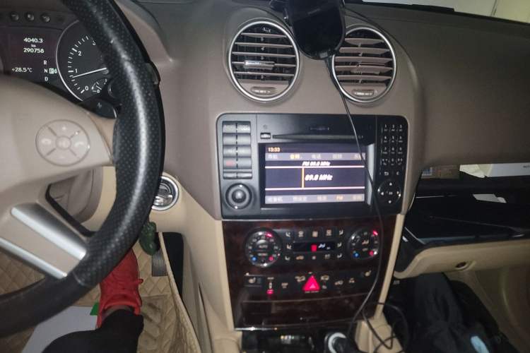Used Mercedes-Benz M-Class 2010 ML 350 4MATIC Luxury Model Audio And AC Panel