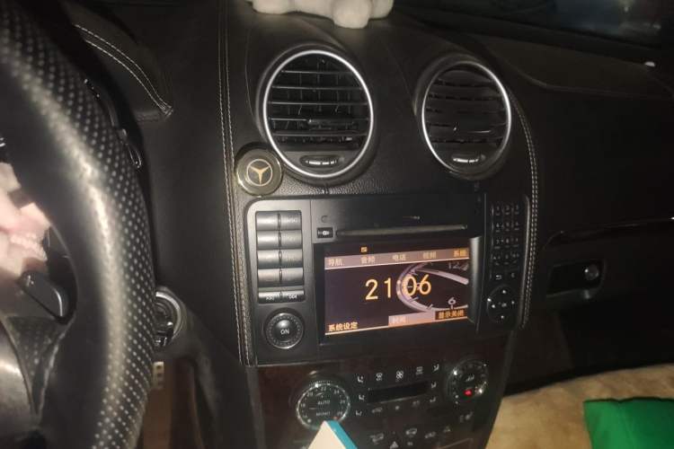 Used Mercedes-Benz M-Class 2010 ML 350 4MATIC Luxury Model Audio And AC Panel