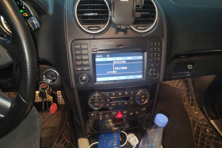 Used Mercedes-Benz M-Class 2010 ML 350 4MATIC Luxury Special Edition Audio And AC Panel