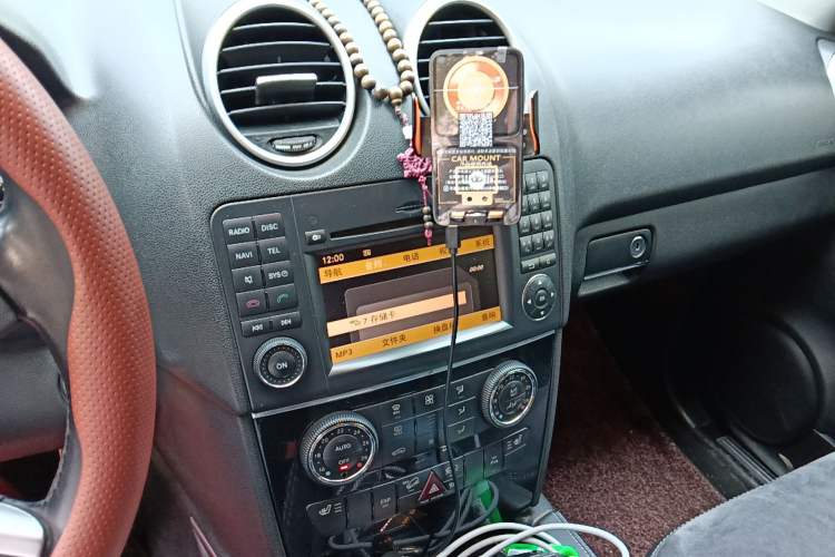 Used Mercedes-Benz M-Class 2010 ML 300 4MATIC Audio And AC Panel