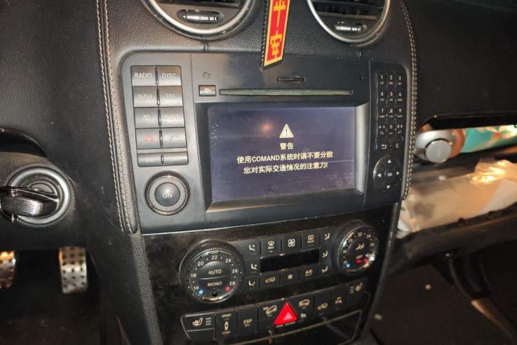 Used Mercedes-Benz M-Class 2010 ML 350 4MATIC Luxury Model Audio And AC Panel