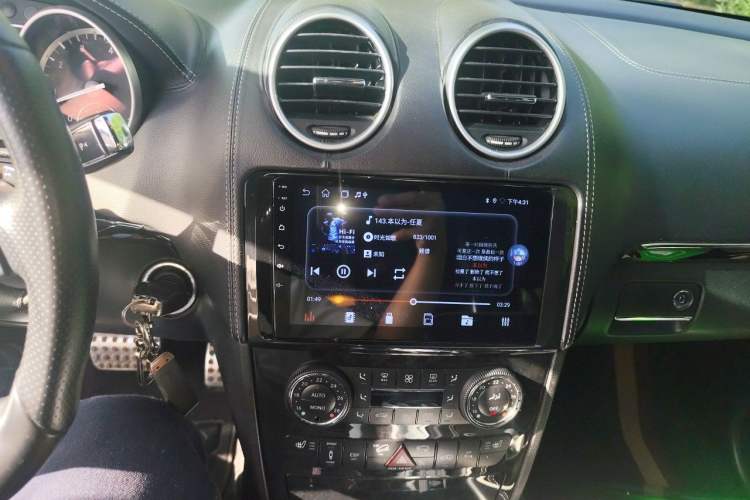 Used Mercedes-Benz M-Class 2010 ML 350 4MATIC Luxury Special Edition Audio And AC Panel