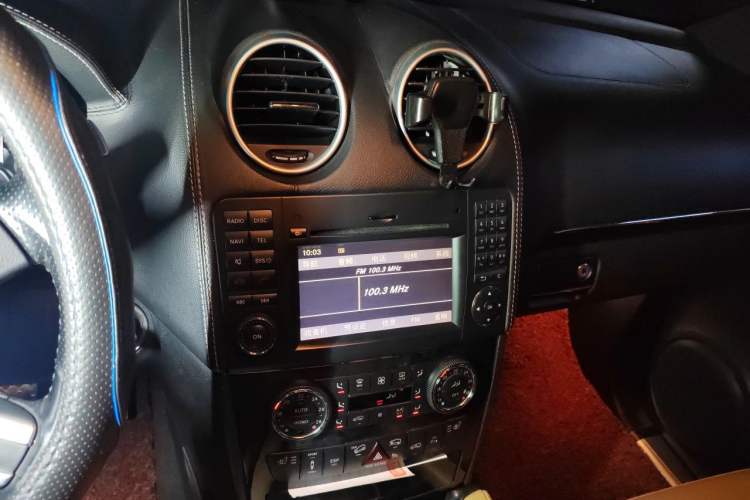 Used Mercedes-Benz M-Class 2010 ML 350 4MATIC Luxury Model Audio And AC Panel