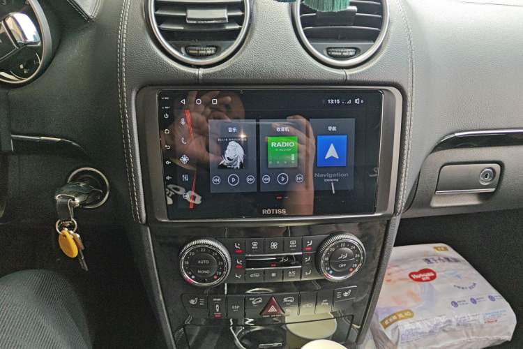 Used Mercedes-Benz M-Class 2010 ML 350 4MATIC Luxury Model Audio And AC Panel