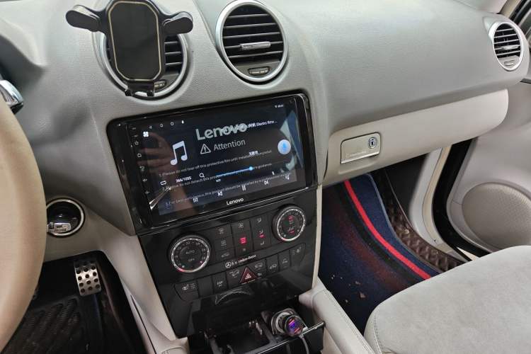 Used Mercedes-Benz M-Class 2010 ML 300 4MATIC Audio And AC Panel
