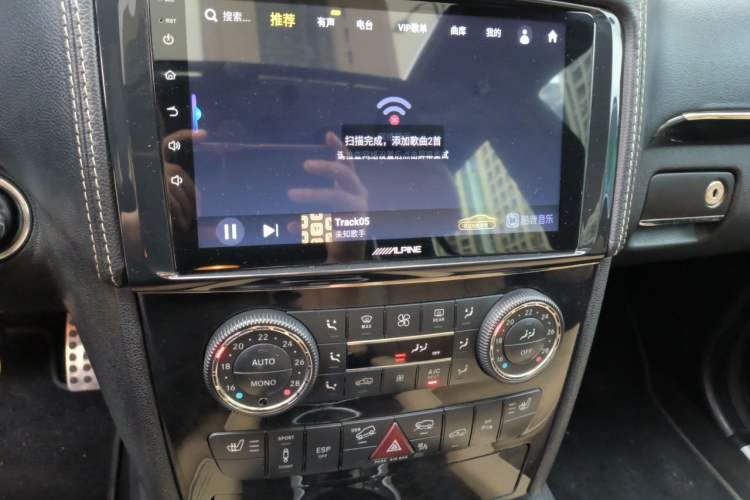 Used Mercedes-Benz M-Class 2010 ML 350 4MATIC Luxury Model Audio And AC Panel
