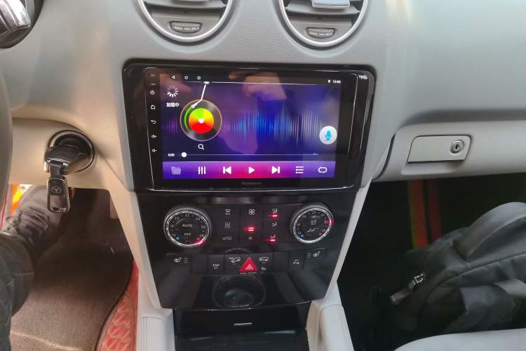 Used Mercedes-Benz M-Class 2010 ML 300 4MATIC Audio And AC Panel