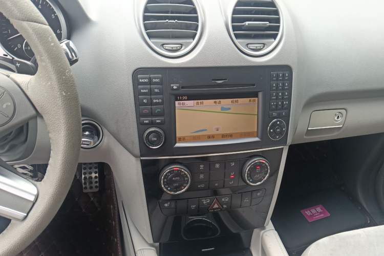 Used Mercedes-Benz M-Class 2010 ML 300 4MATIC Audio And AC Panel