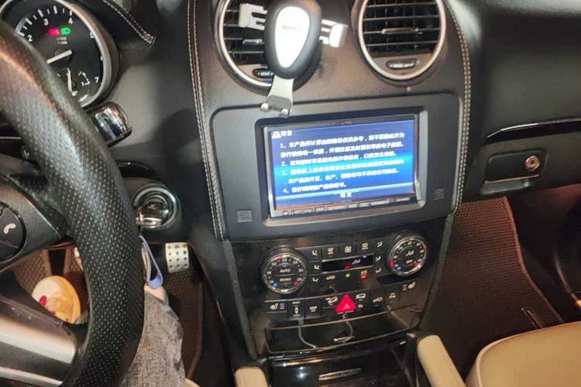 Used Mercedes-Benz M-Class 2010 ML 350 4MATIC Luxury Special Edition Audio And AC Panel