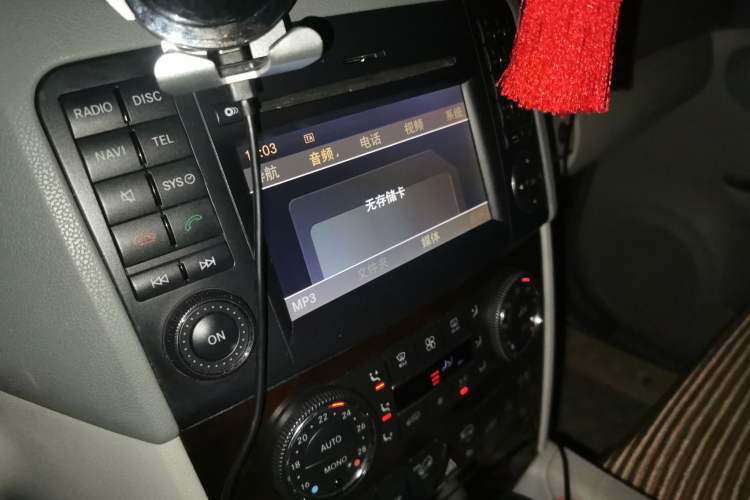 Used Mercedes-Benz M-Class 2010 ML 350 4MATIC Luxury Model Audio And AC Panel