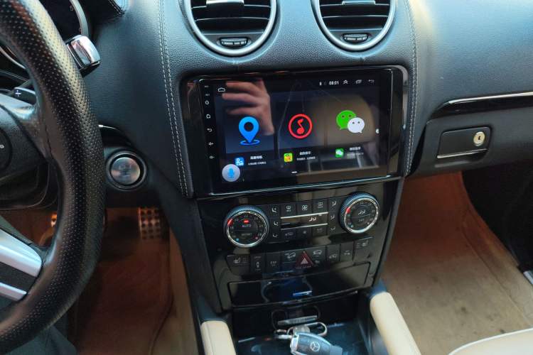 Used Mercedes-Benz M-Class 2010 ML 500 4MATIC Special Edition Audio And AC Panel