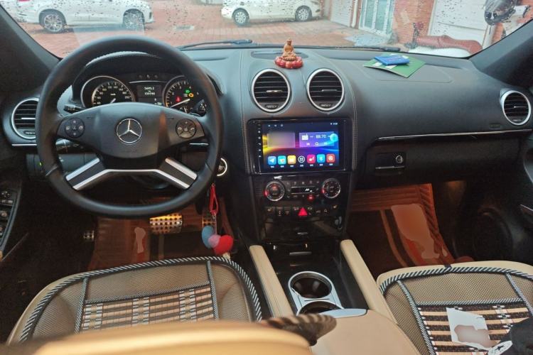 Used Mercedes-Benz M-Class 2010 ML 350 4MATIC Luxury Special Edition Center Console