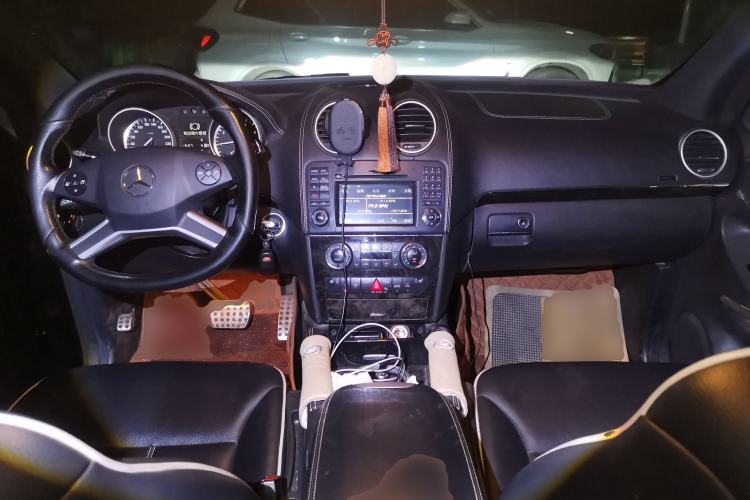 Used Mercedes-Benz M-Class 2010 ML 350 4MATIC Luxury Model Center Console