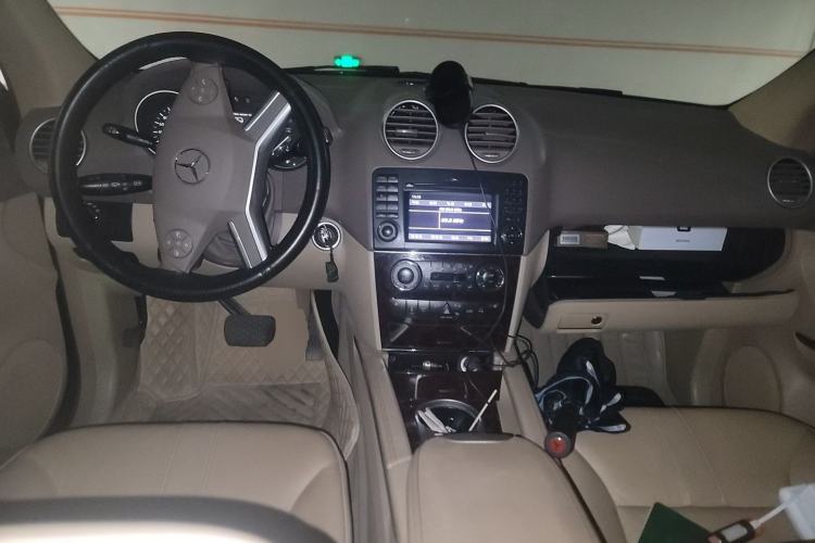 Used Mercedes-Benz M-Class 2010 ML 350 4MATIC Luxury Model Center Console
