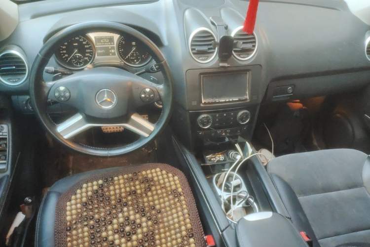 Used Mercedes-Benz M-Class 2010 ML 300 4MATIC Center Console