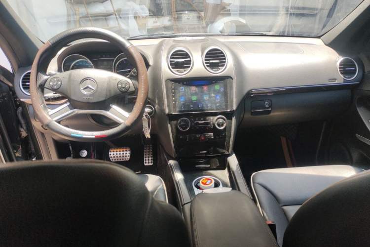 Used Mercedes-Benz M-Class 2010 ML 350 4MATIC Luxury Model Center Console