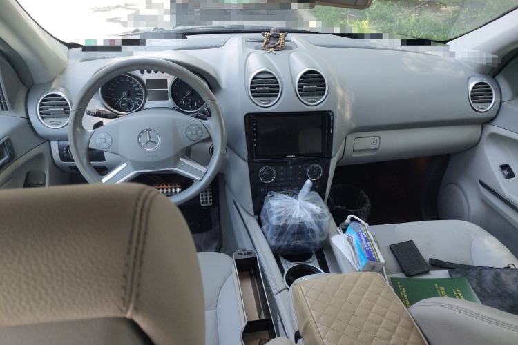 Used Mercedes-Benz M-Class 2010 ML 300 4MATIC Center Console