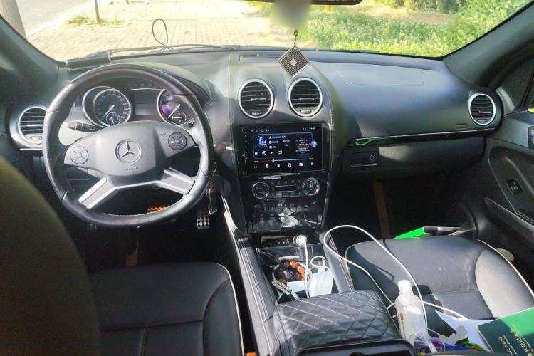 Used Mercedes-Benz M-Class 2010 ML 350 4MATIC Luxury Special Edition Center Console