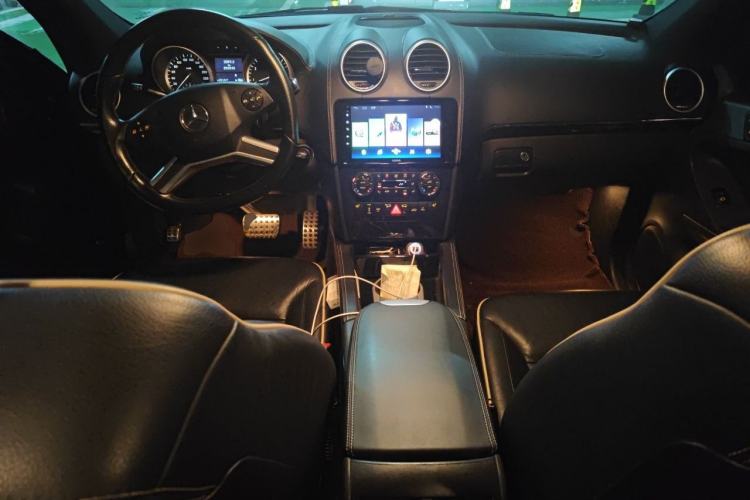Used Mercedes-Benz M-Class 2010 ML 350 4MATIC Luxury Special Edition Center Console