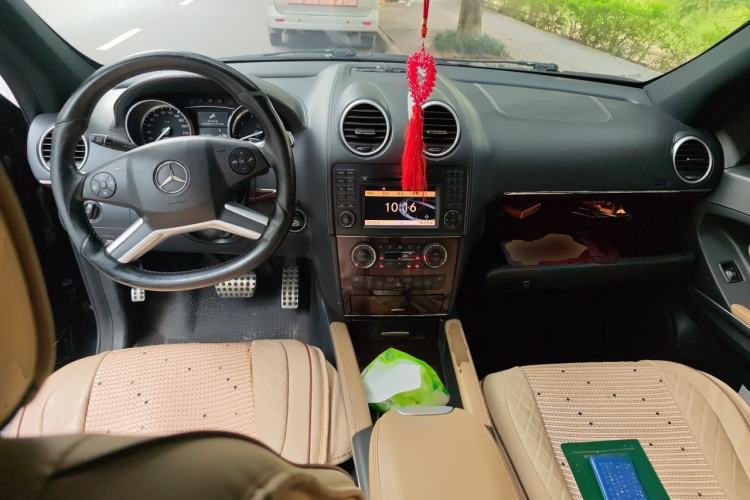 Used Mercedes-Benz M-Class 2010 ML 350 4MATIC Luxury Model Center Console