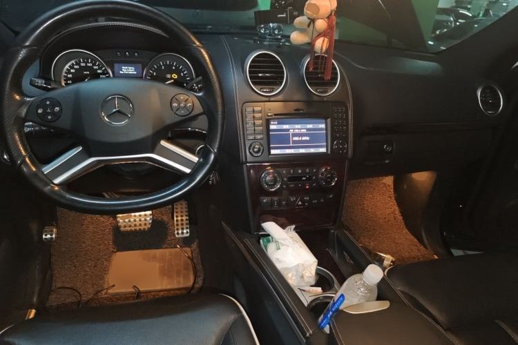 Used Mercedes-Benz M-Class 2010 ML 350 4MATIC Luxury Special Edition Center Console