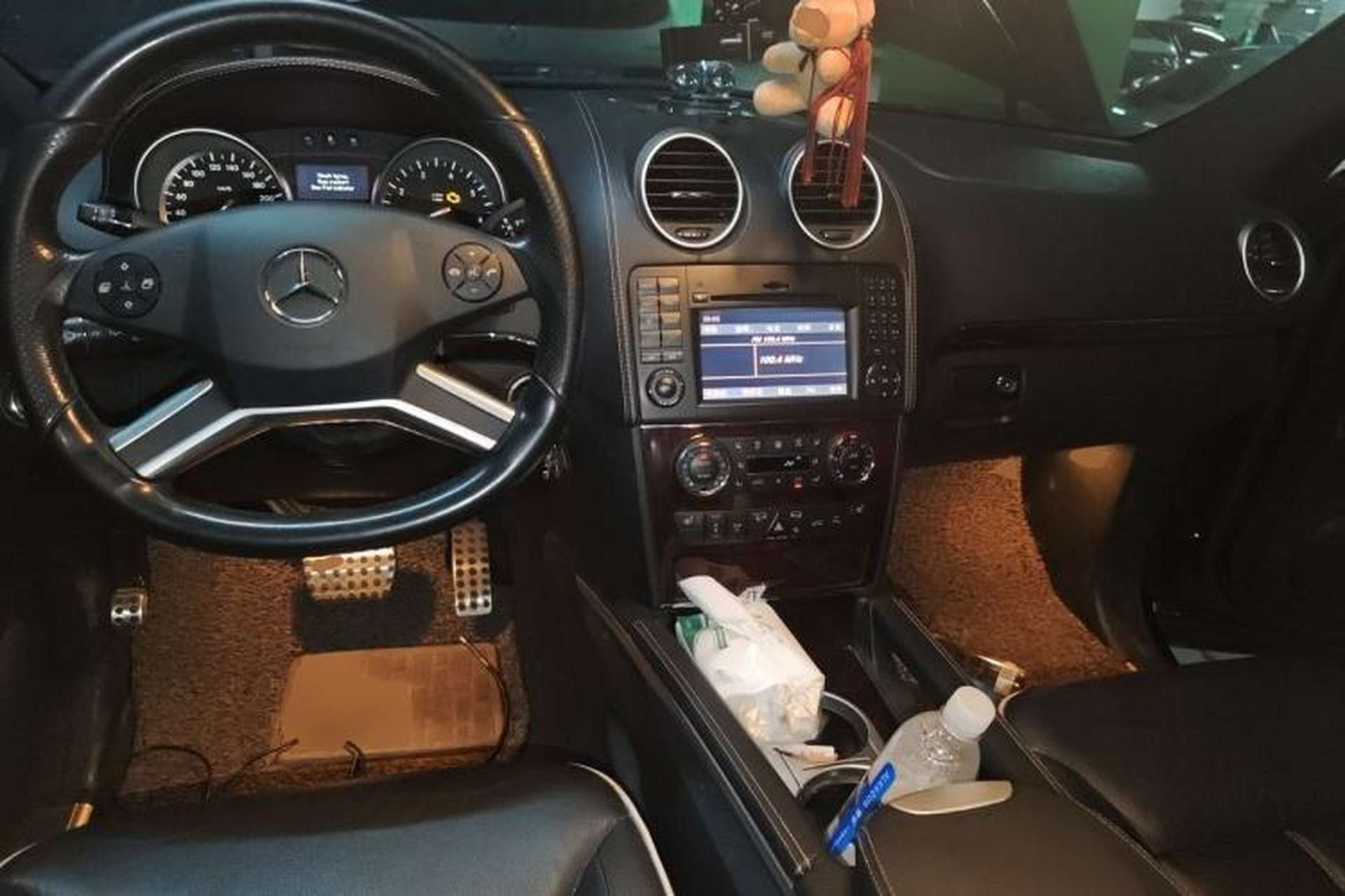 Used Mercedes-Benz M-Class 2010 ML 350 4MATIC Luxury Special Edition Center Console