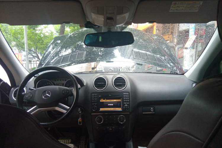 Used Mercedes-Benz M-Class 2010 ML 300 4MATIC Center Console