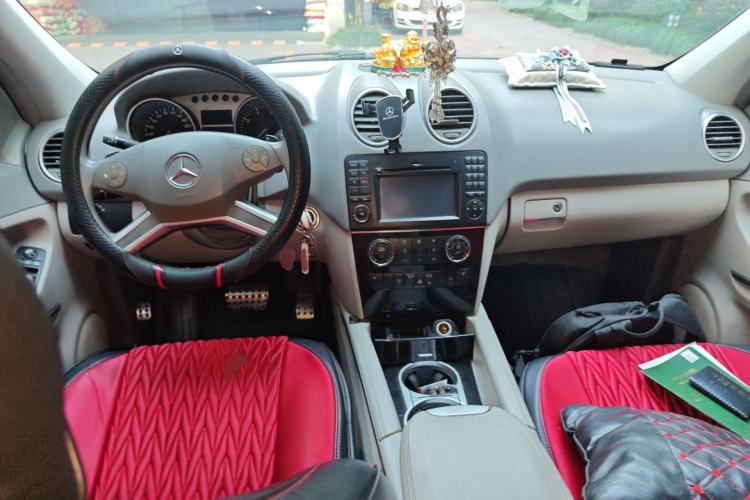 Used Mercedes-Benz M-Class 2010 ML 300 4MATIC Center Console