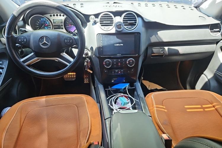 Used Mercedes-Benz M-Class 2010 ML 300 4MATIC Center Console